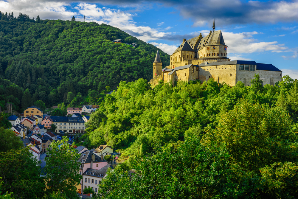 Zamek w miasteczku Vianden w Luksemburgu